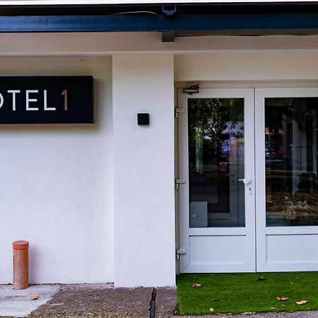 Motel1- A Megfizetheto Luxus! Dunaújváros Buitenkant foto