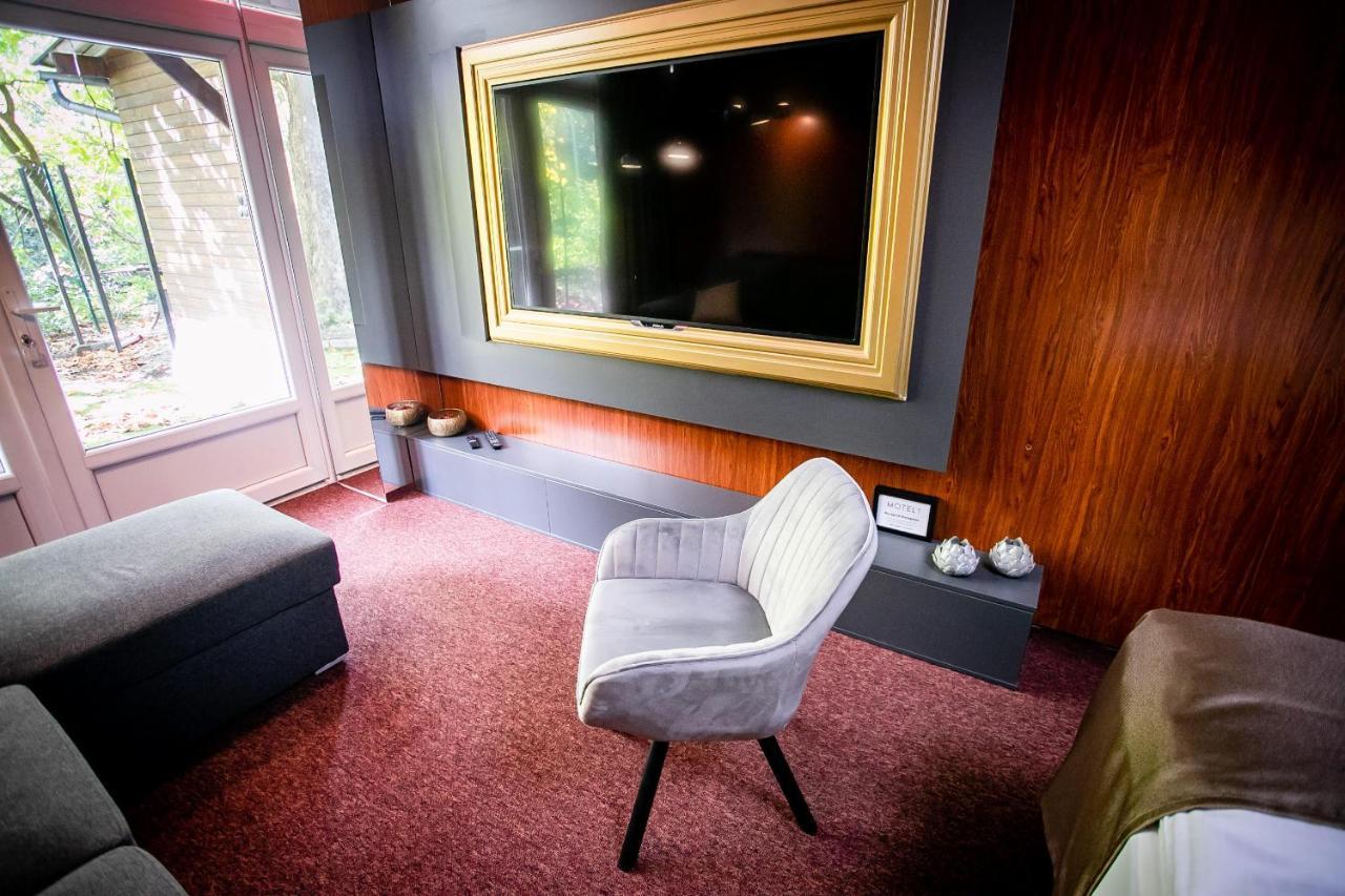 Motel1- A Megfizetheto Luxus! Dunaújváros Buitenkant foto