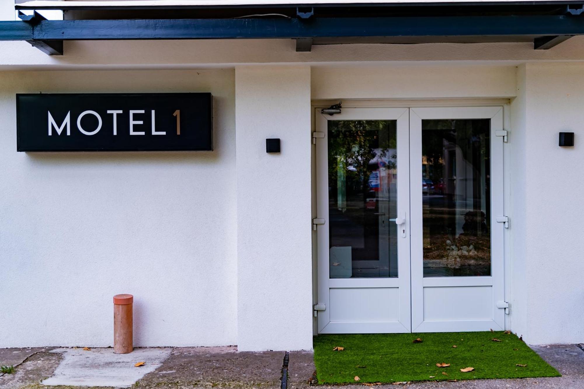 Motel1- A Megfizetheto Luxus! Dunaújváros Buitenkant foto