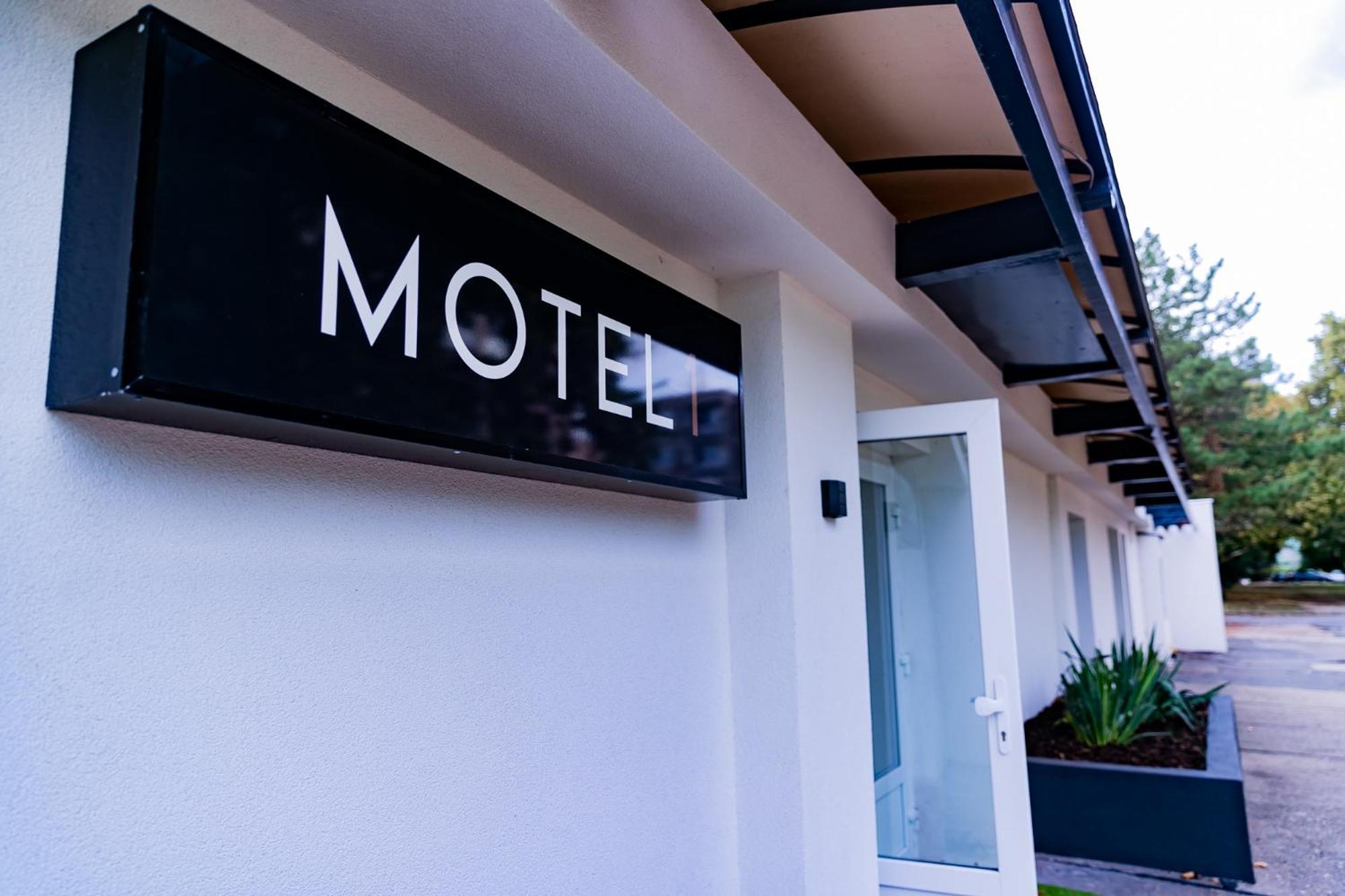 Motel1- A Megfizetheto Luxus! Dunaújváros Buitenkant foto