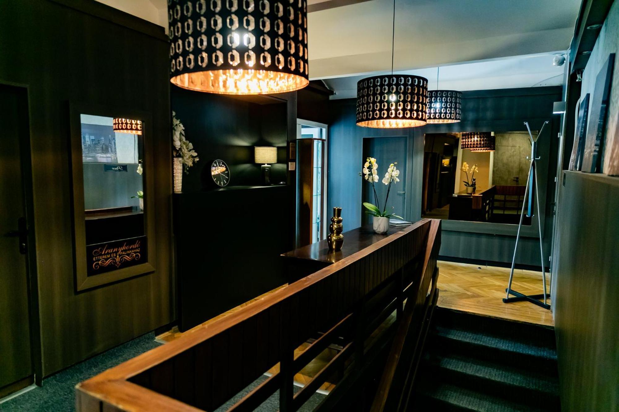 Motel1- A Megfizetheto Luxus! Dunaújváros Buitenkant foto