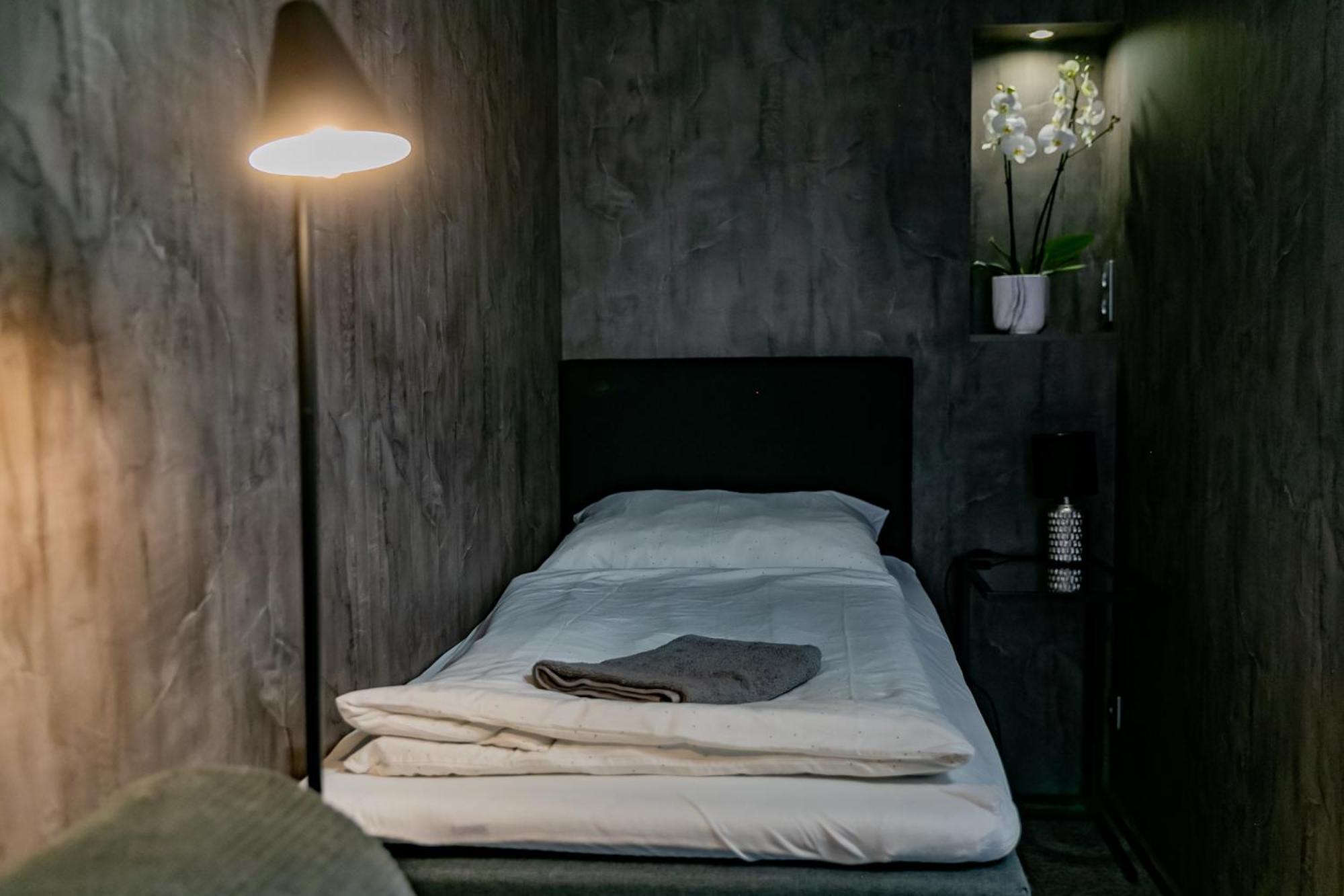 Motel1- A Megfizetheto Luxus! Dunaújváros Buitenkant foto