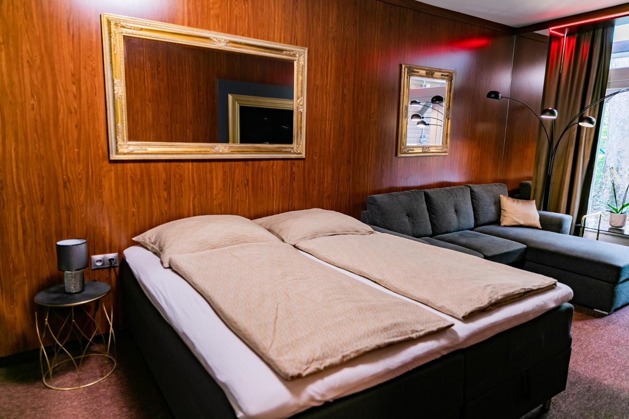 Motel1- A Megfizetheto Luxus! Dunaújváros Buitenkant foto