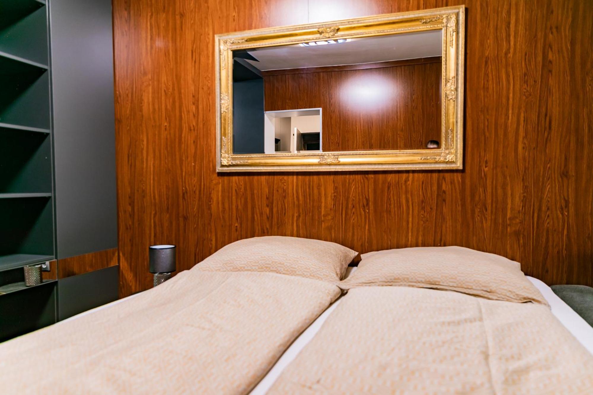 Motel1- A Megfizetheto Luxus! Dunaújváros Buitenkant foto
